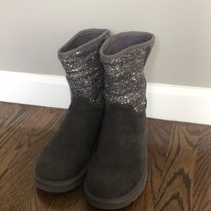 Adorable grey and silver sequined ugg booties!!